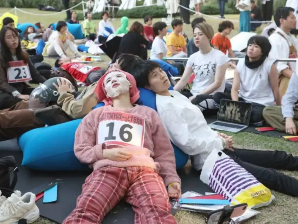  Win big at the 'space-out' competition by doing absolutely nothing for 90 minutes