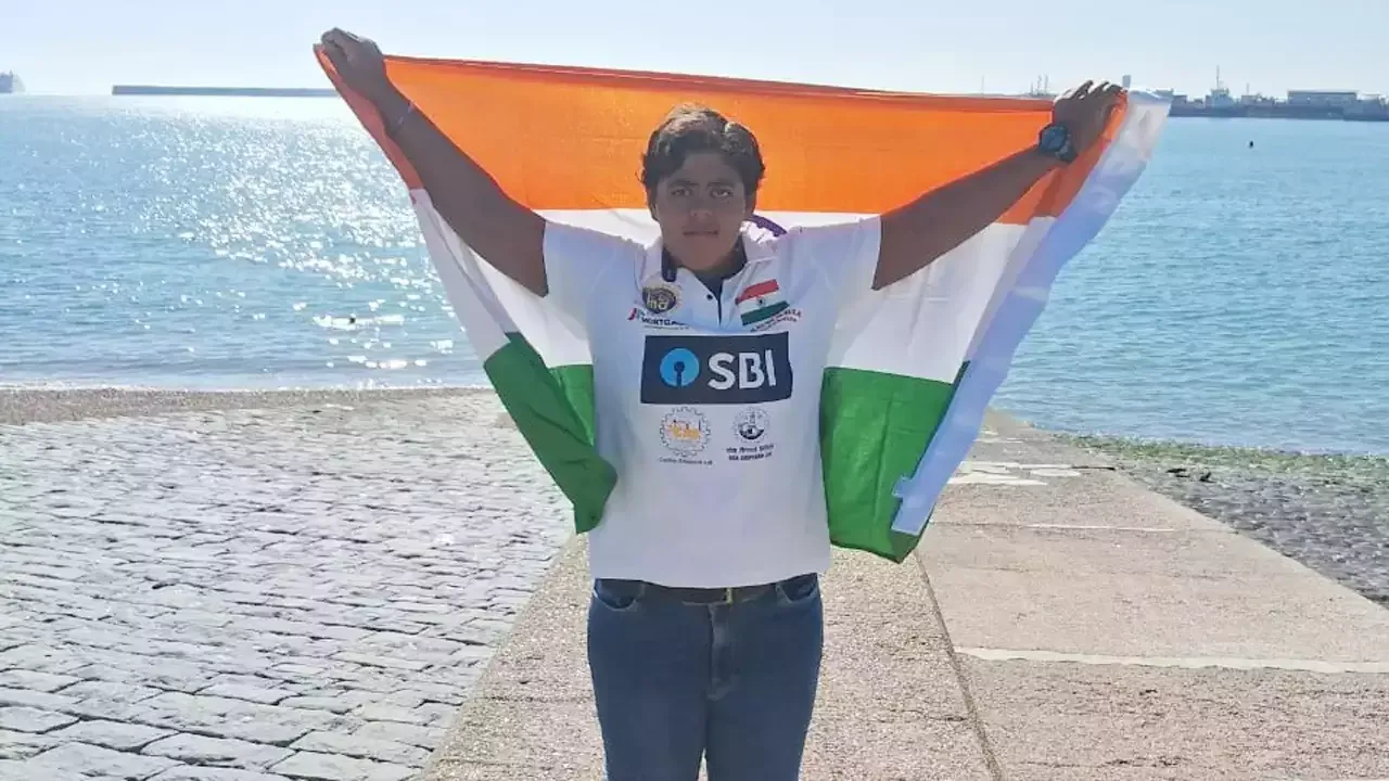  Jiya Rai: 16-year-old Para Swimmer becomes youngest to cross English Channel