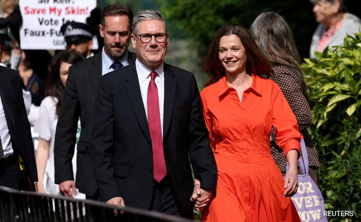  Keir Starmer leads Labour to UK general election victory, ending 14 years of Conservative rule