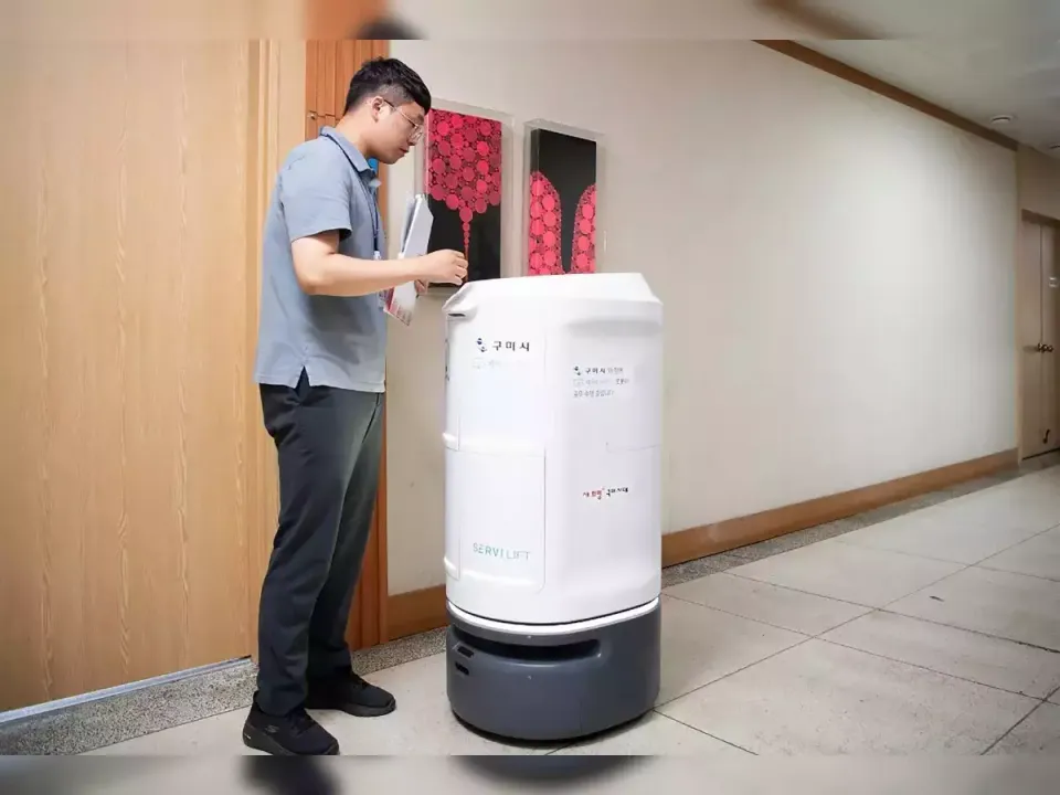  Robot's suicide in South Korea causes shock, stirs debate over workload and ethics