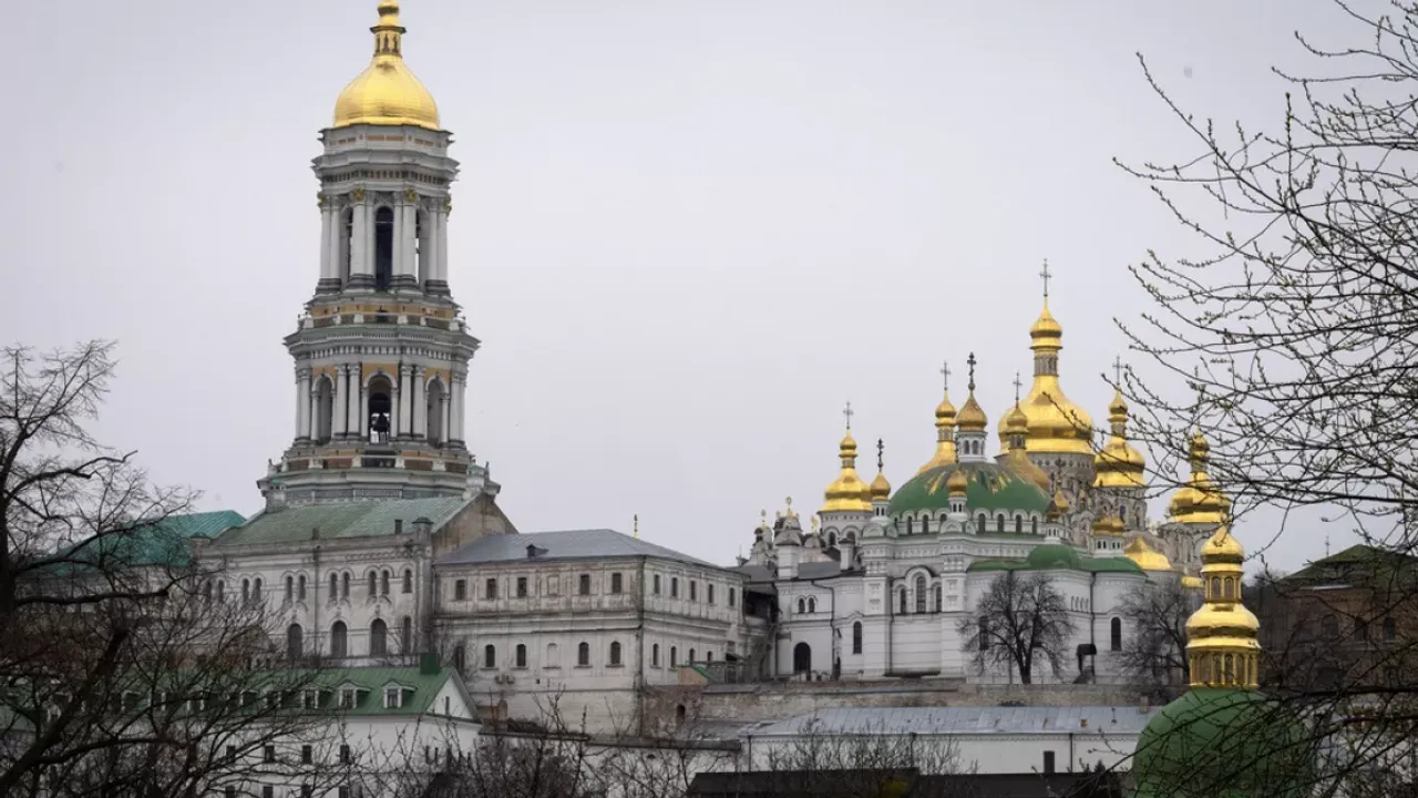  Ukraine passes law banning Russian orthodox church activities