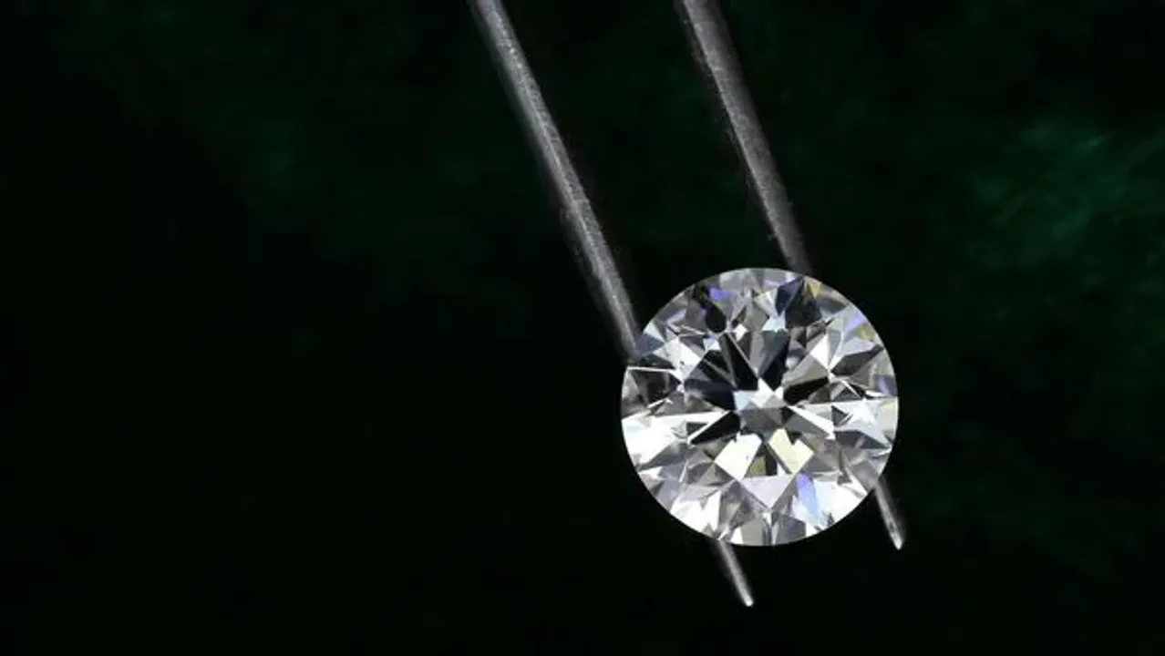  MP man making Rs 300 per day discovers Rs 80 lakh diamond