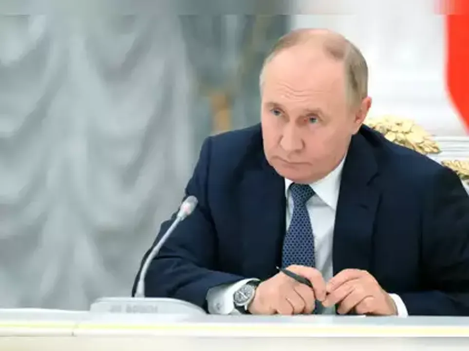  Putin warns against supplying F-16s to Ukraine but dismisses attack on NATO