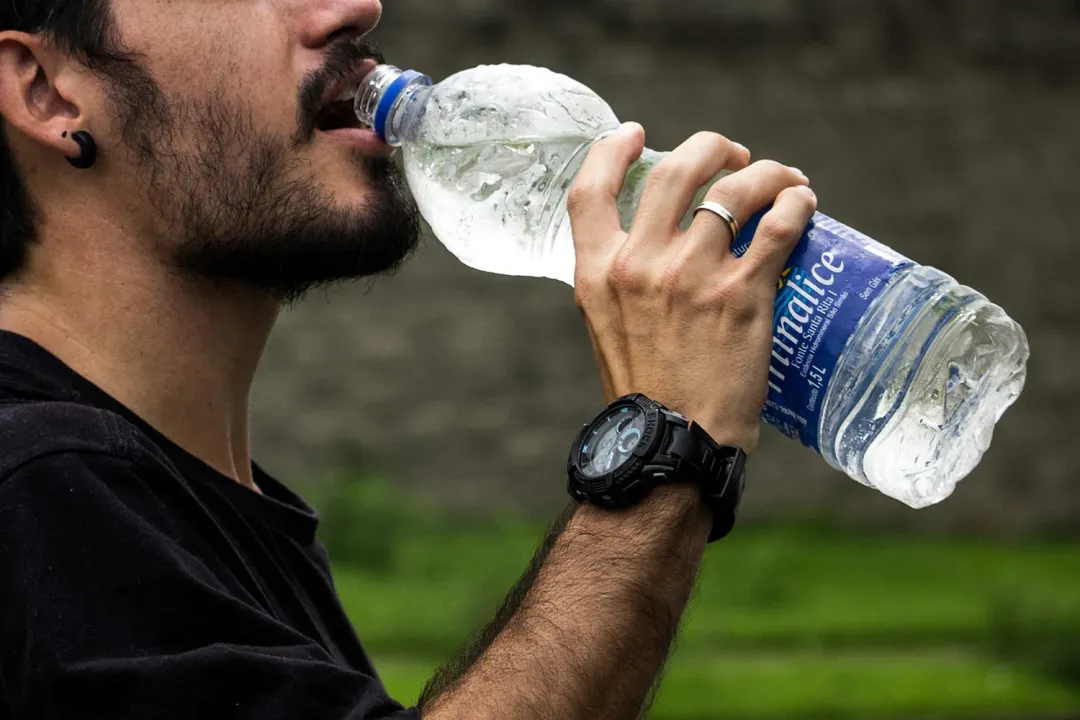  Study finds drinking water from plastic bottles can raise blood pressure