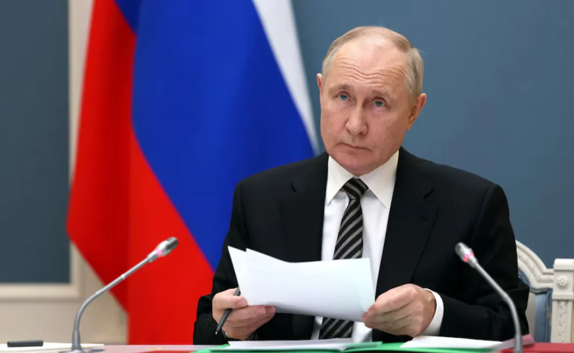  Putin warns west of nuclear attack amid rising strikes on Russian territory