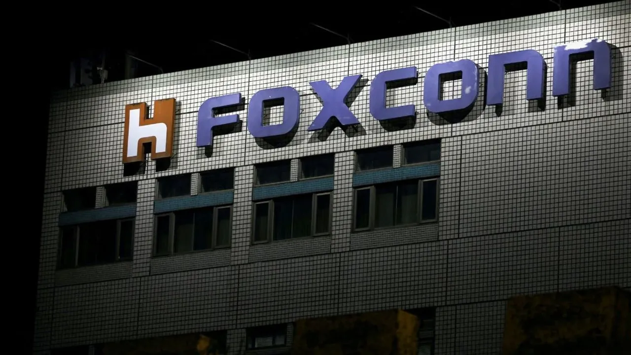  Foxconn likely to invest $1 billion in smartphone display plant in Tamil Nadu