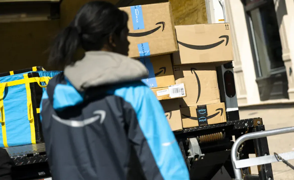  Amazon launches AI-powered technology to help drivers find packages