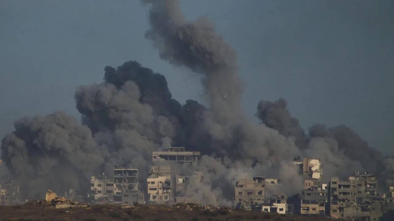  Trump Declares “Gaza War Is Over”  But Is Peace Really On The Table?