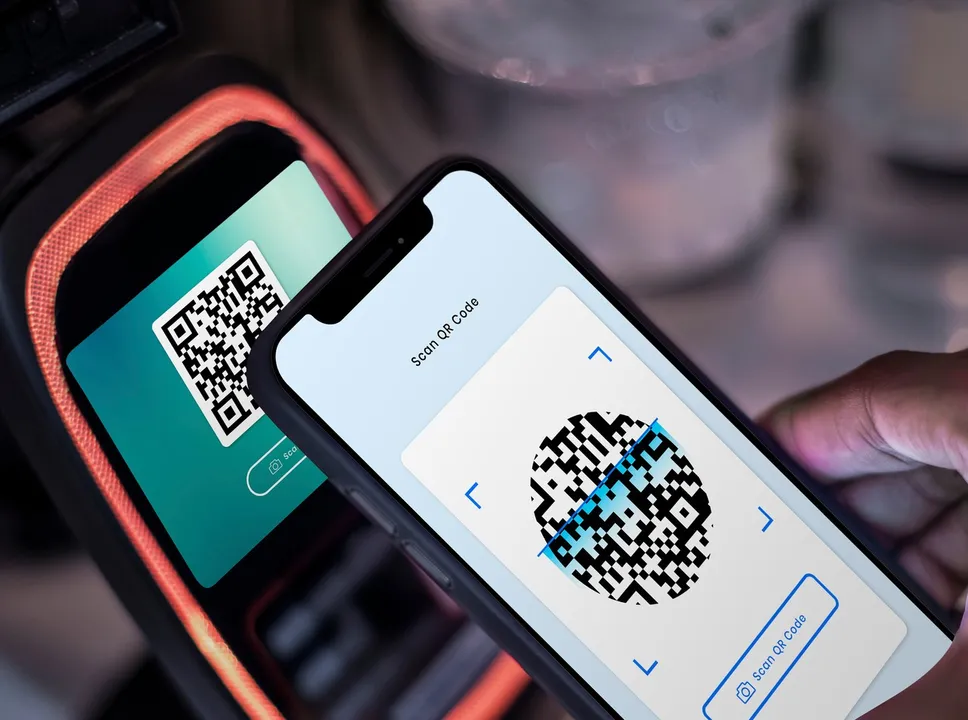 contactless-cashless-payment-through-qr-code-mobile-banking (2)