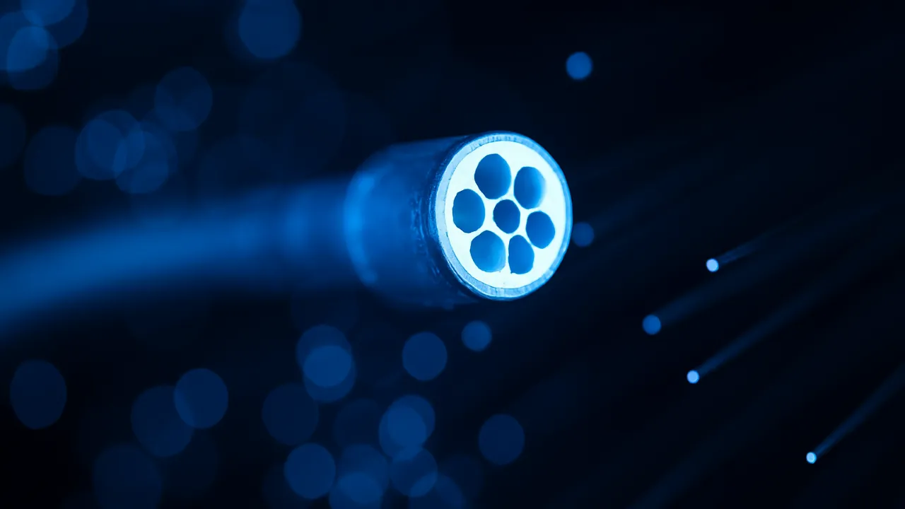 hollow-core fibre tech