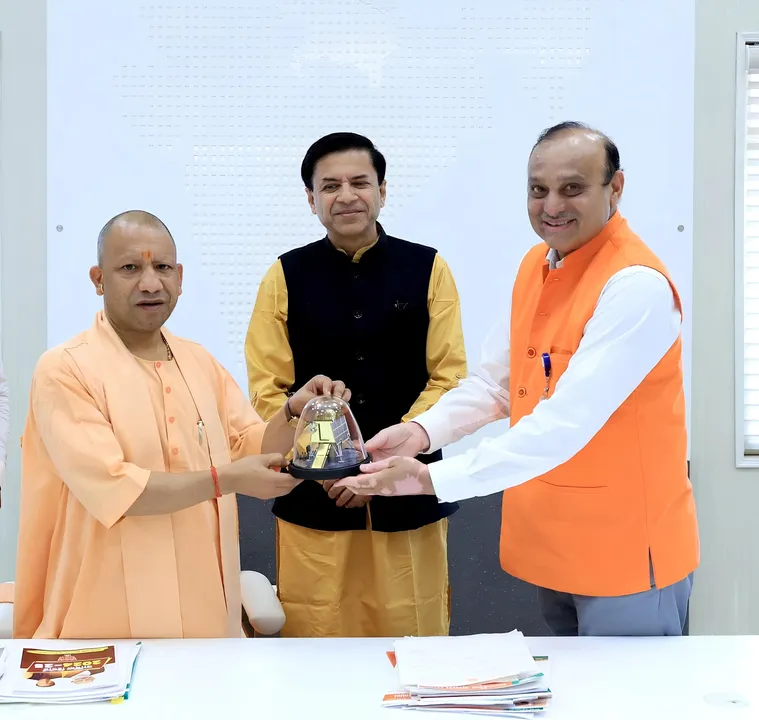 Uttar Pradesh CM Shri Yogi Adityanath with Deoria MP Shri Shashank Mani and Dr Vinod Kumar- IN-SPACe
