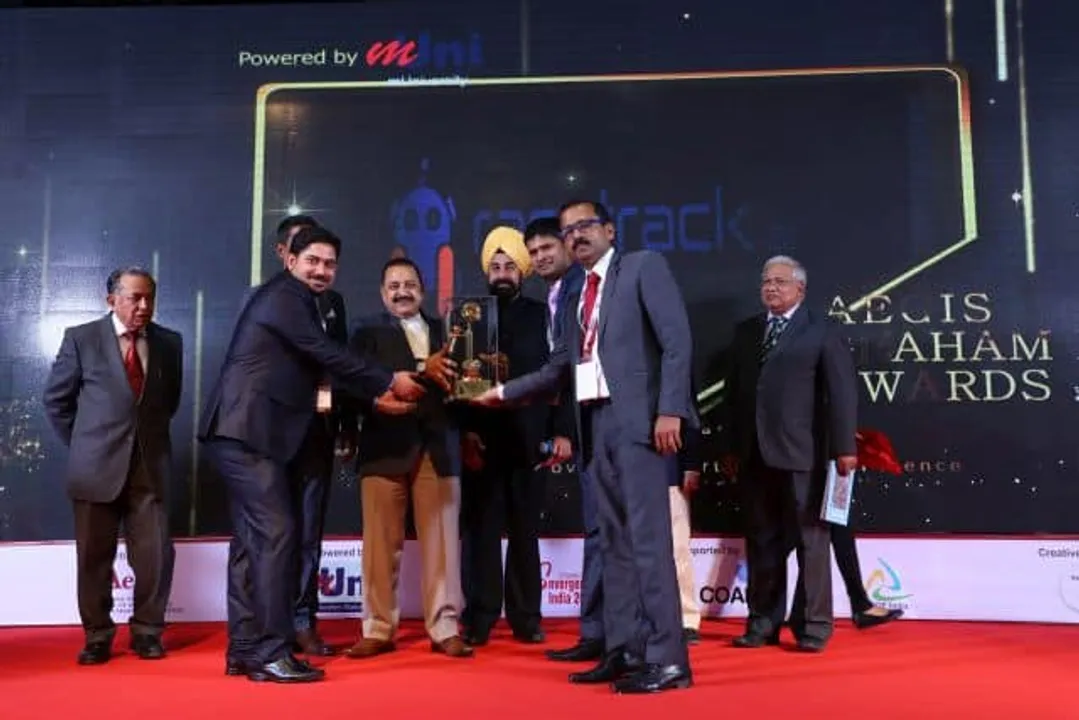 racetrack.ai CEO Mr Subrat Parida CTO Mr Navneet Gupta receiving award from Honble Minister Dr Jitendra Singh