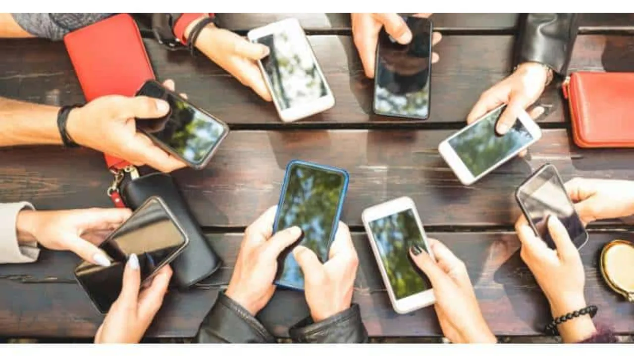 people using mobile