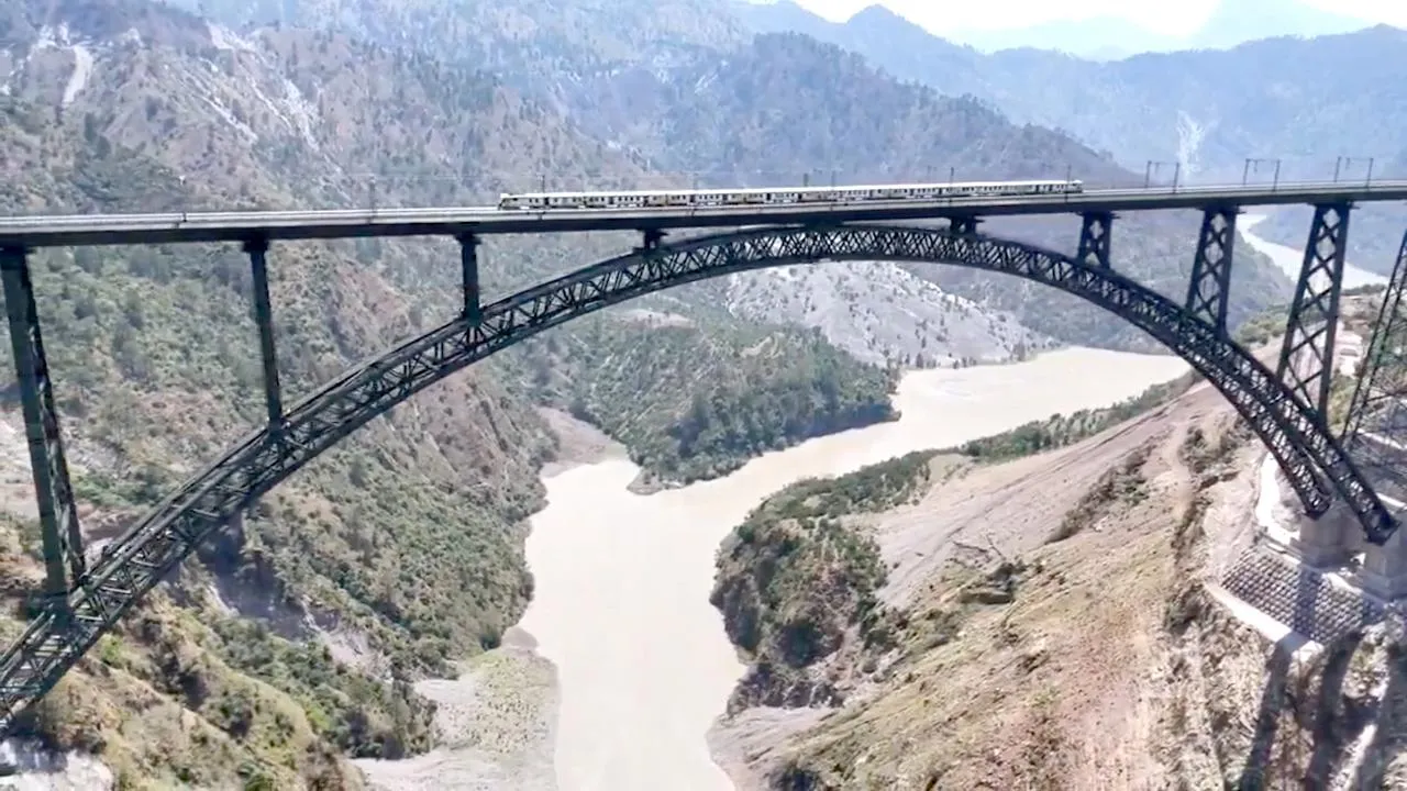 जम्मू कश्मीर में बना चेनाब ब्रिज के चौंकाने वाले राज । यंग भारत न्यूज