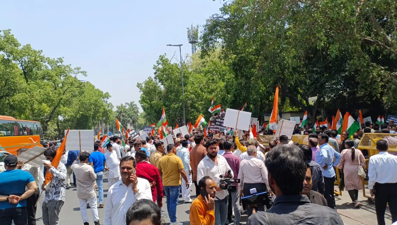 বিশাল প্ৰতিবাদ