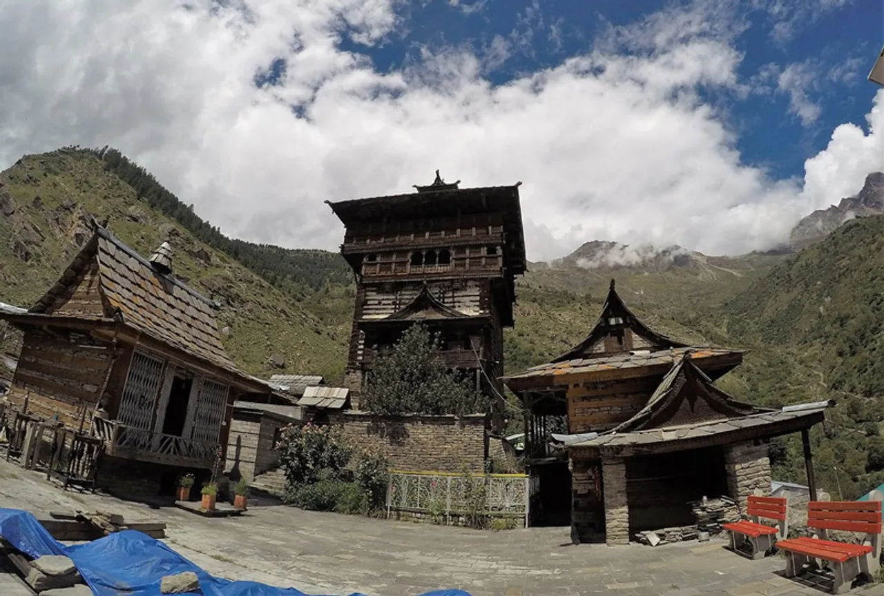 Kamru: Himachal’s 1000-year-old fort amid snow-capped mountains and orchards