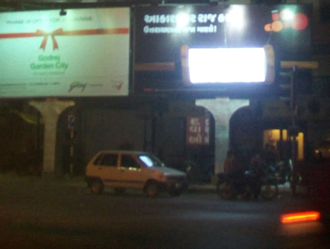 Hoarding - Maanjha night