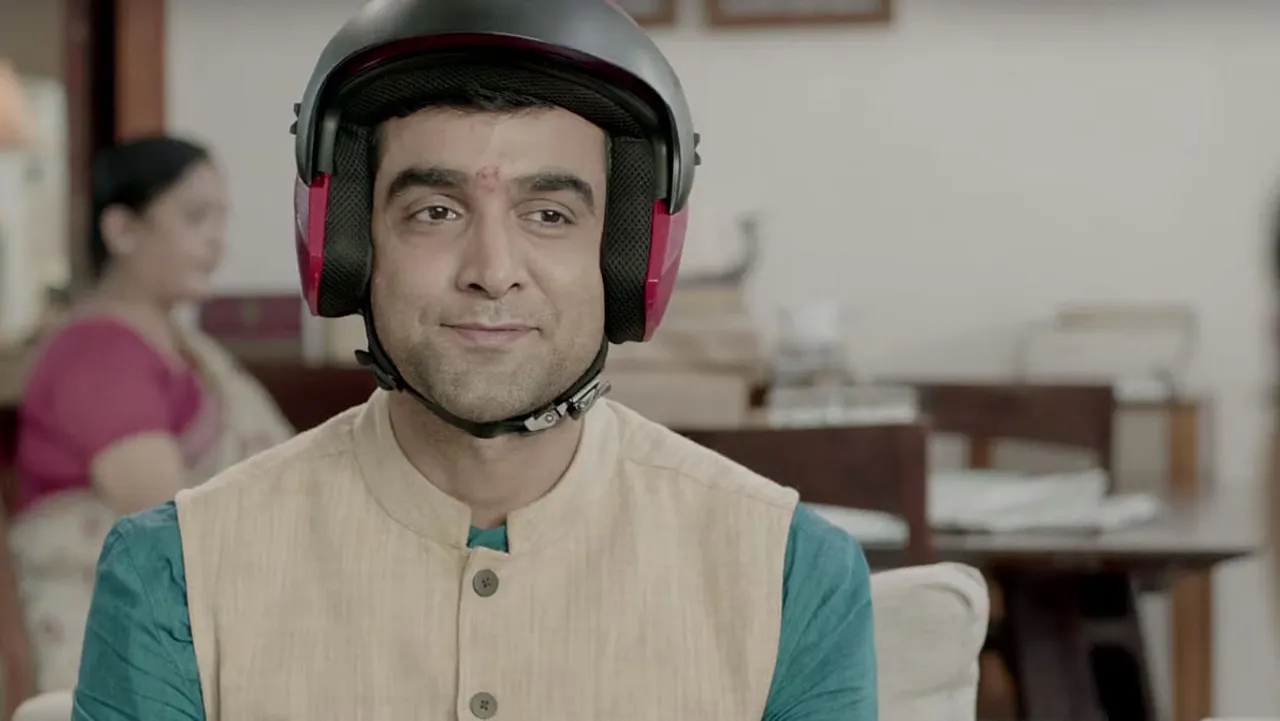 Celebrate this Raksha Bandhan with a #HeadWaaliRakhi