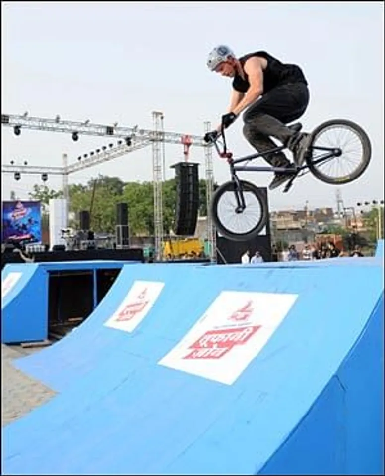Thums Up brings 'Toofani' experience on ground
