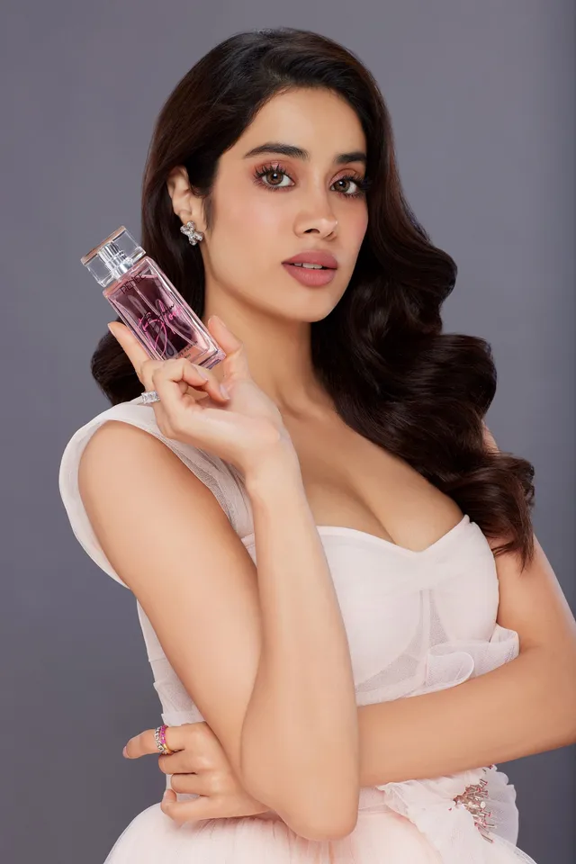 RENÉE Cosmetics ropes in Janhvi Kapoor as face of their Fragrances
