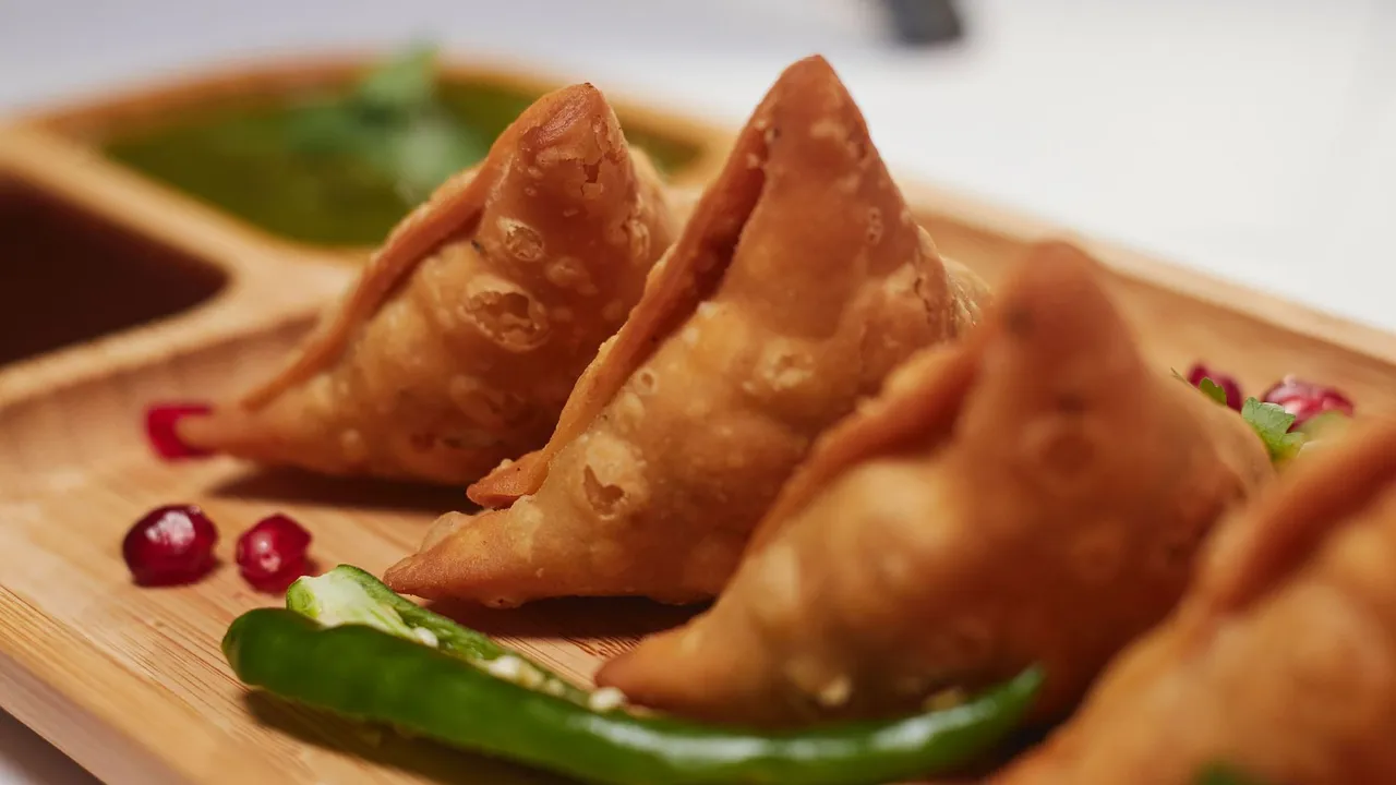 Samosa knocks chicken biryani off its perch as India’s most ordered dish, says Swiggy StatEATstics ‘21