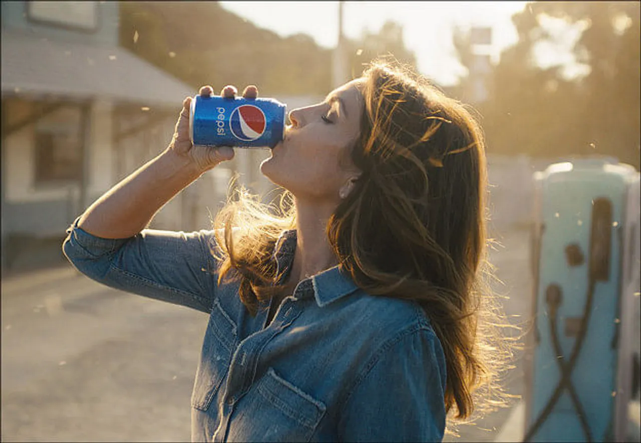 Cindy Crawford drinks Pepsi once again – with her son