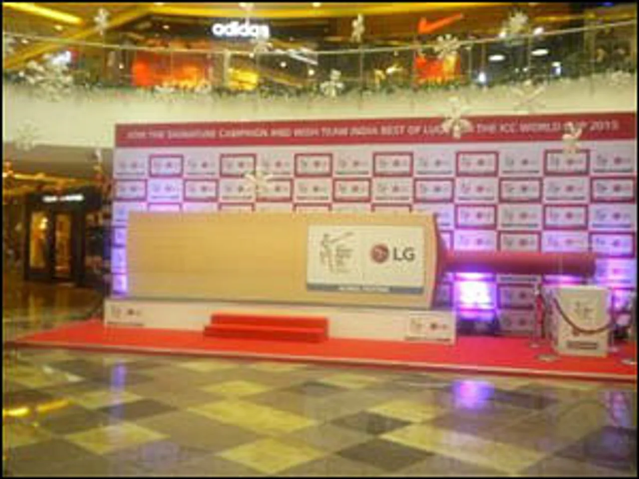 DDB MudraMax-Experiential creates signature bat for LG