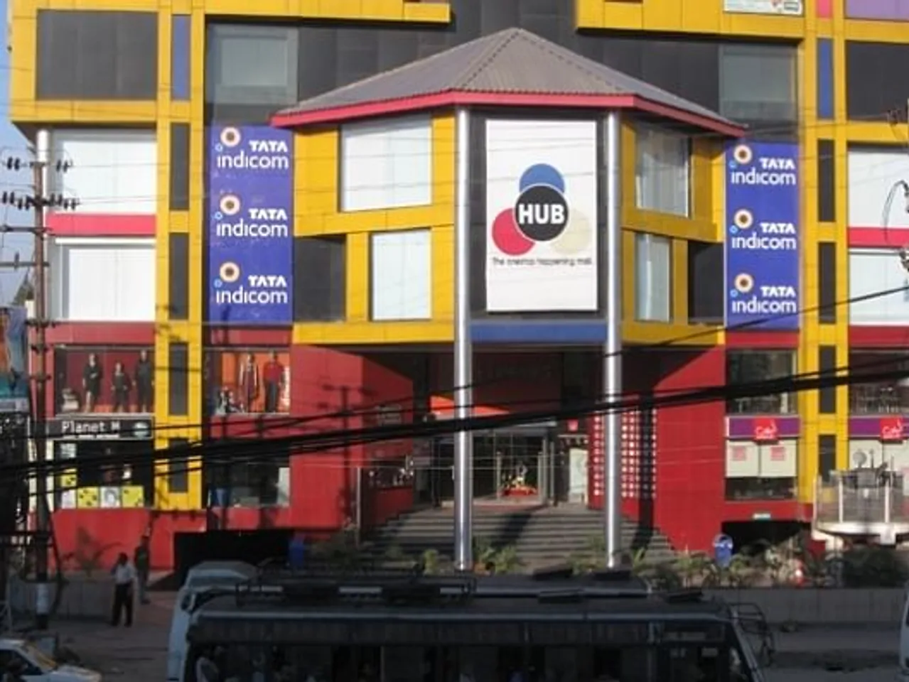 OOH Campaign mall branding