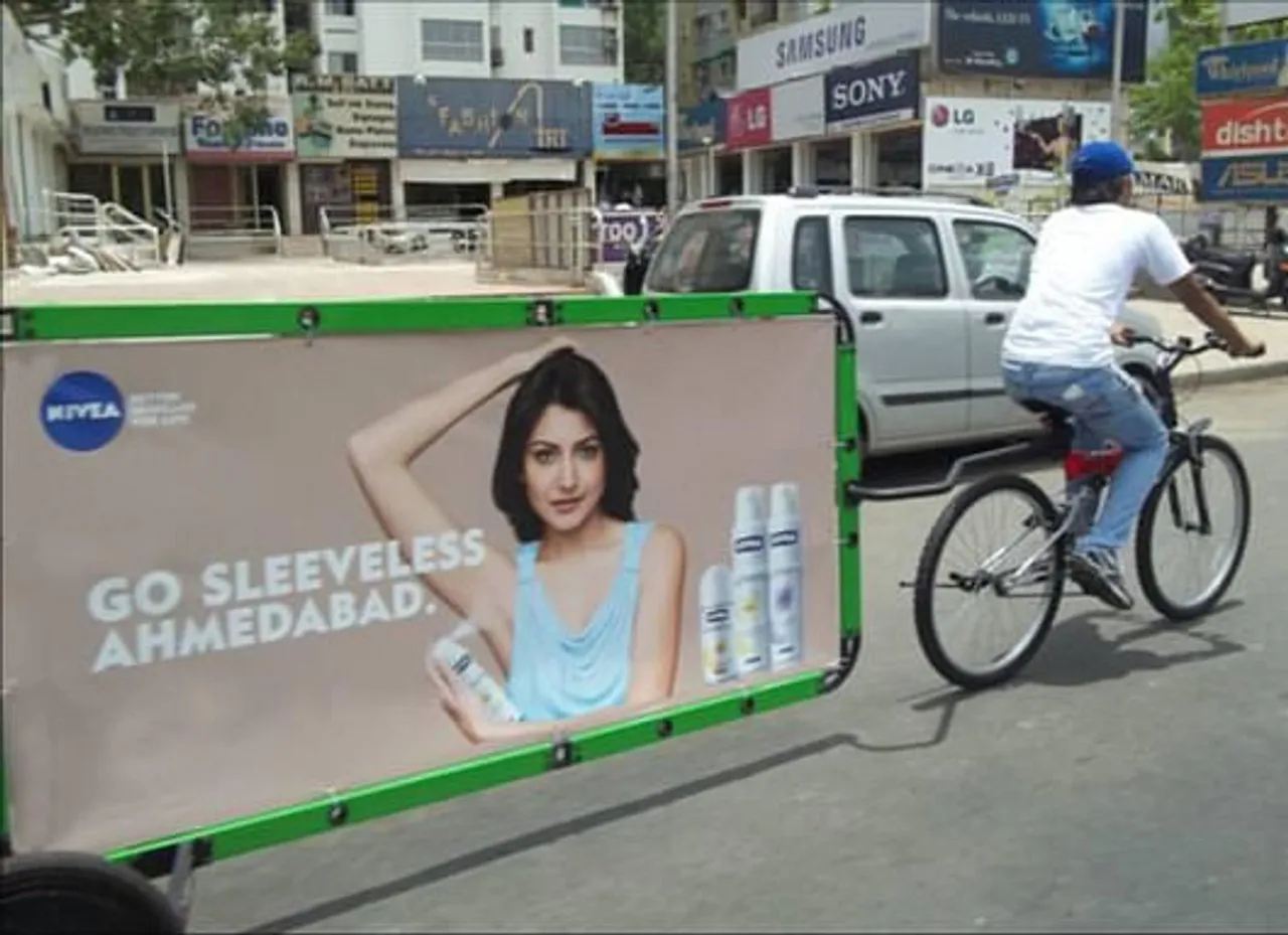 On Road Branding