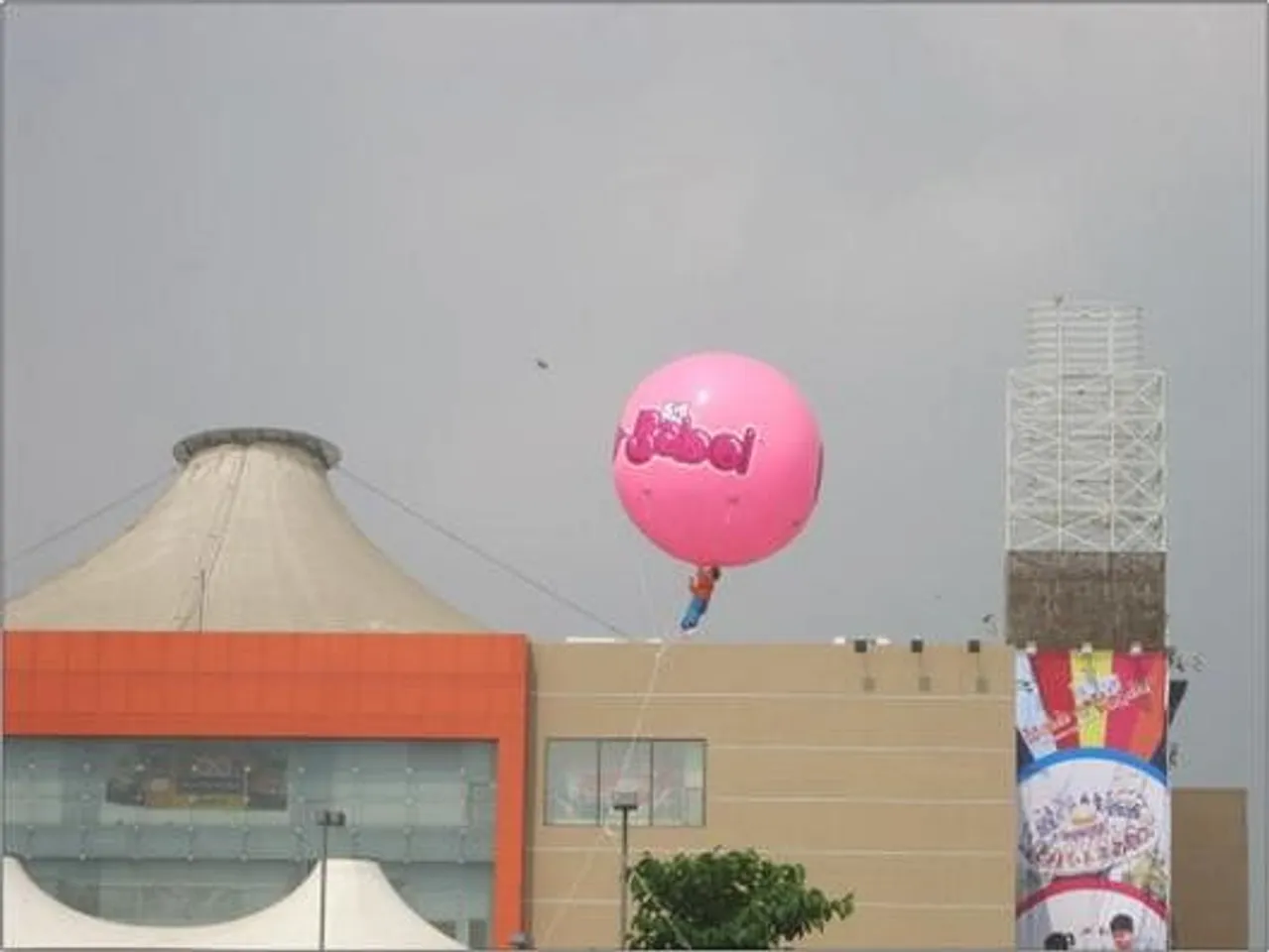 Fly high by blowing Big Babol