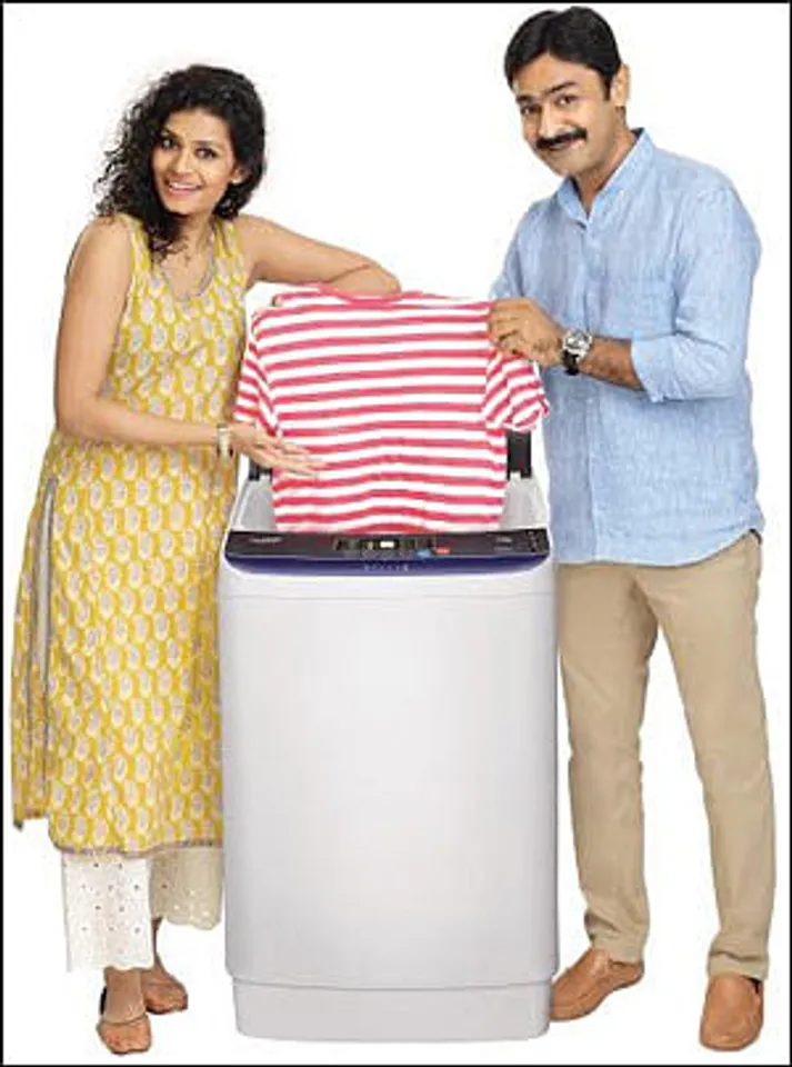 Lloyd Echoes Ariel, Surf; Sells 'Unisex' Washing Machines