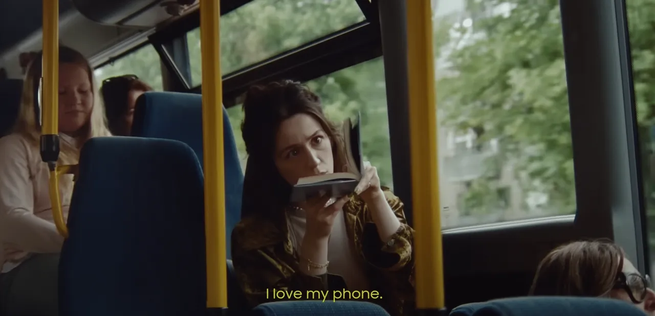 Samsung flips out another attack on Apple with its latest phone ad