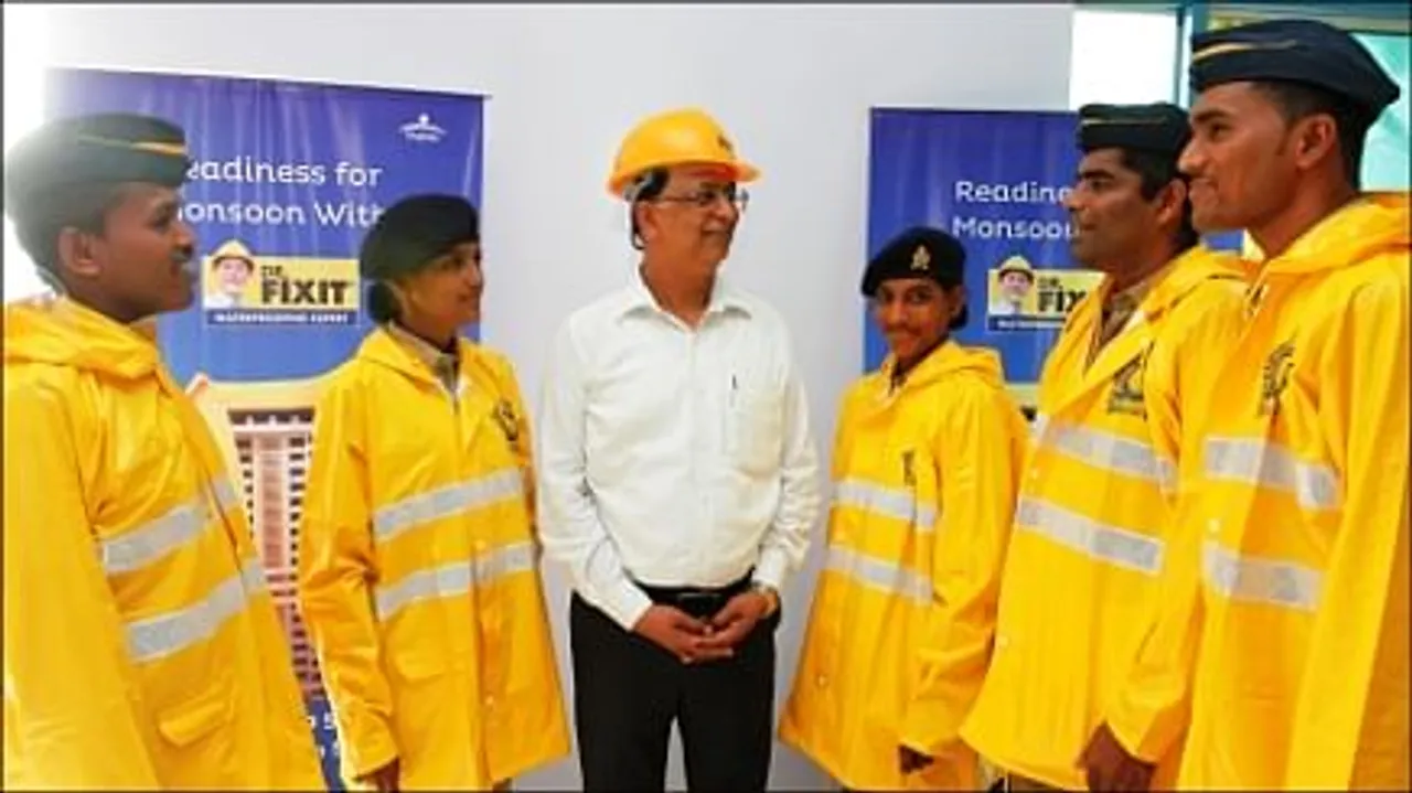 Dr Fixit helps Mumbai traffic police to face the monsoons