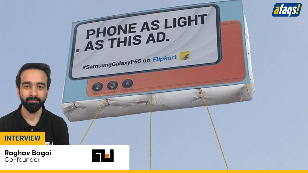 Flipkart advertises the lightest smartphone with an aerial billboard in Mumbai