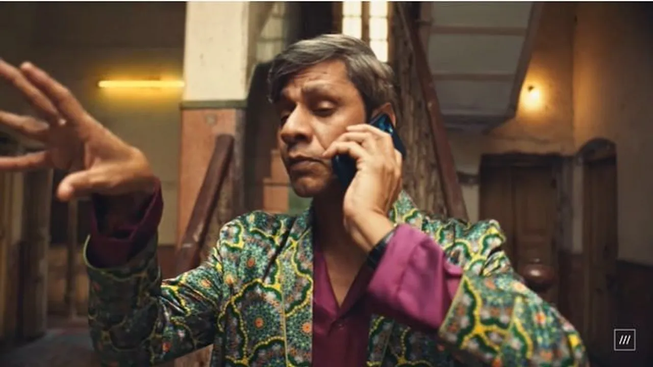 Vijay Raaz raps his address to a harried delivery chap in what3words’ maiden India campaign