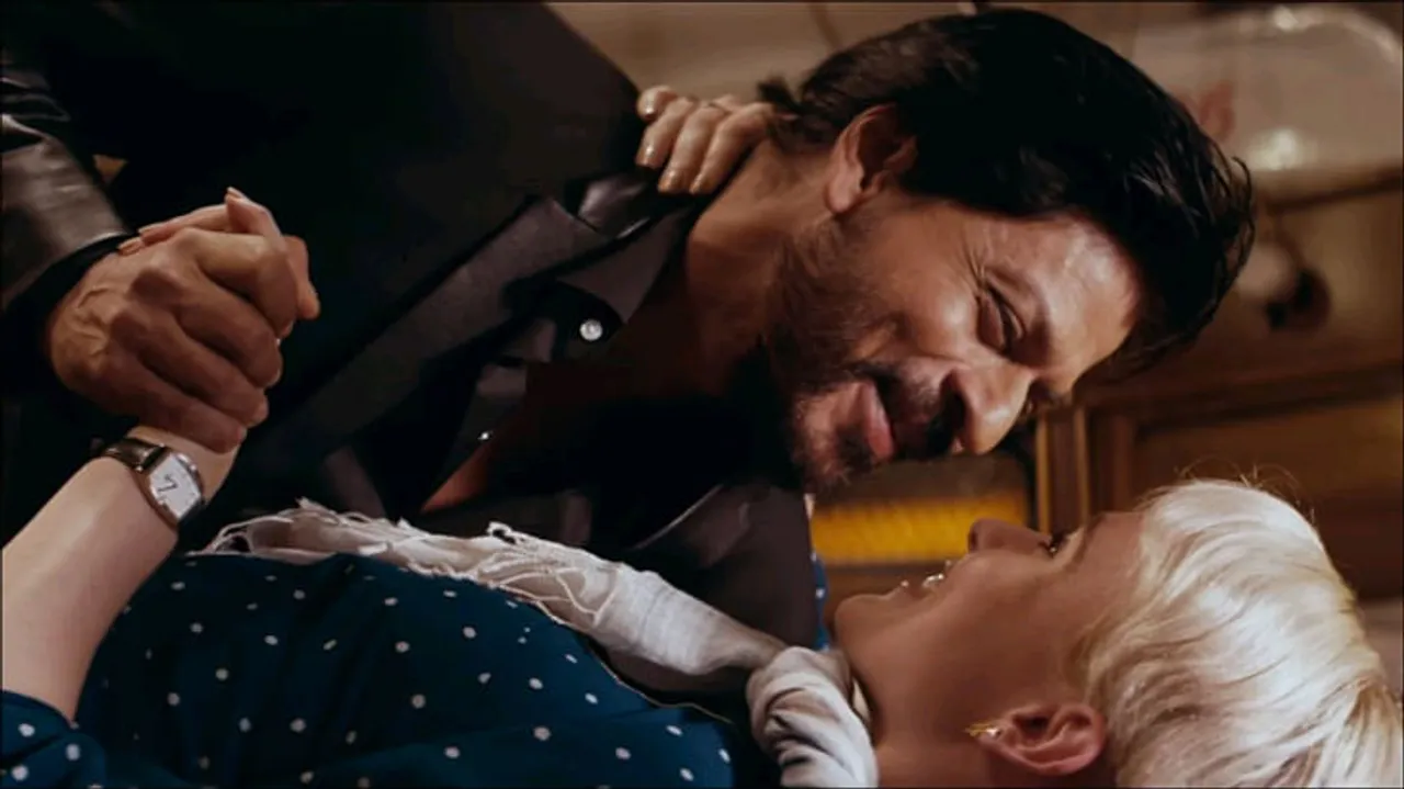"Ami chini go chini tomare ogo bideshini" croons Shah Rukh Khan in this gorgeous West Bengal montage