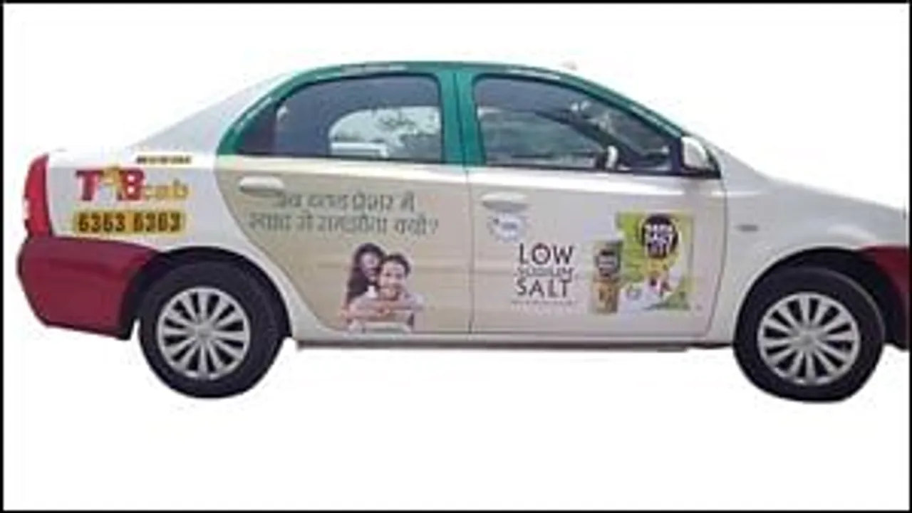 Tabcab offers live content, ads on 3G-networked tablets in cabs