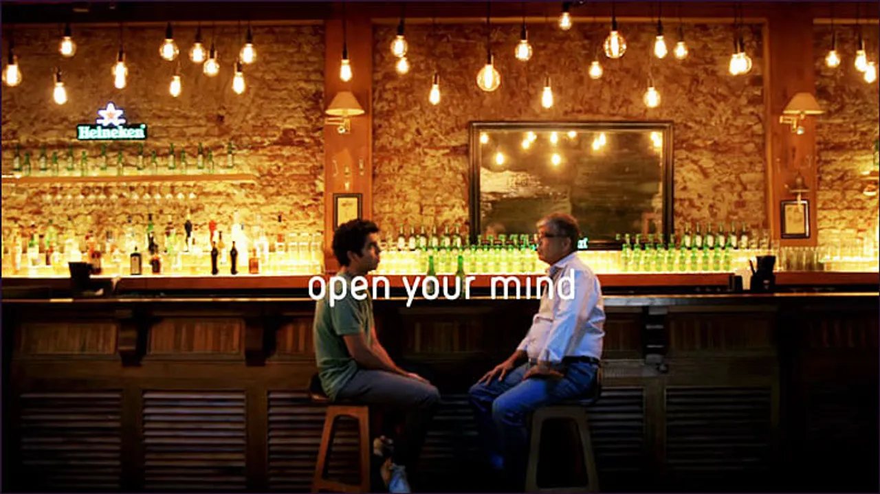 Bobby Pawar turns live comedy standup act into an ad for Heineken...