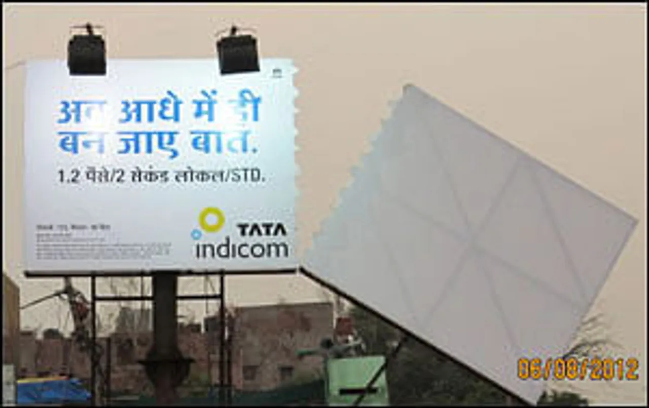 Tata Indicom breaks a billboard