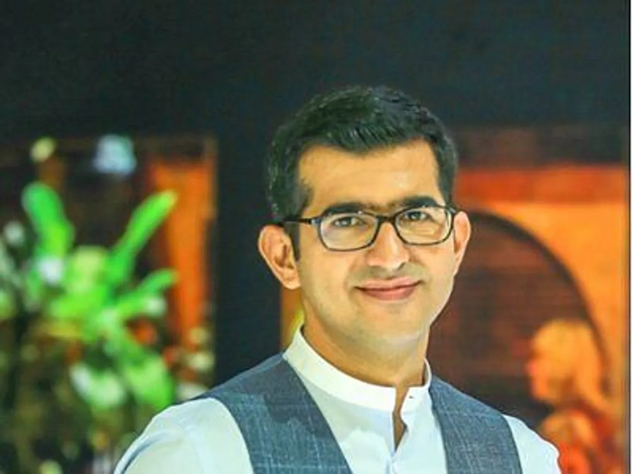 "Smartphones have become 'essential'; buyers can't wait": Nipun Marya, Vivo