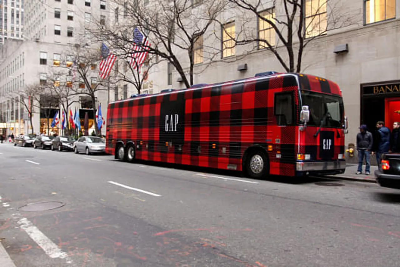 Holiday Cheer - Bus