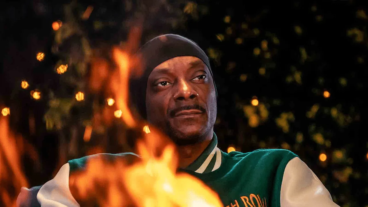 Did Snoop Dogg not pass the joint after all?