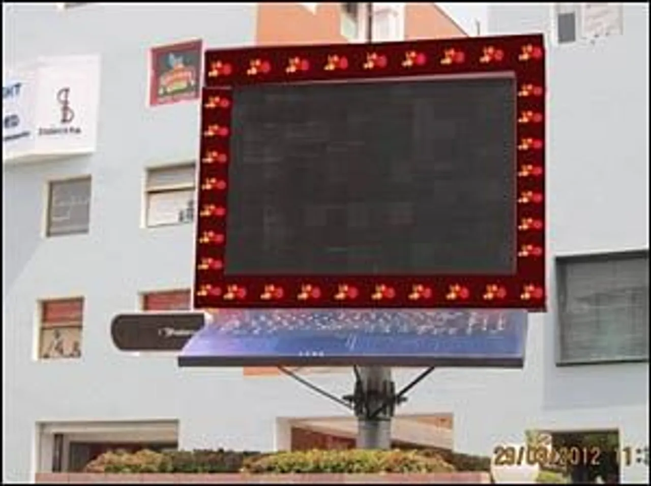 Tata Docomo creates giant laptops on LED screens