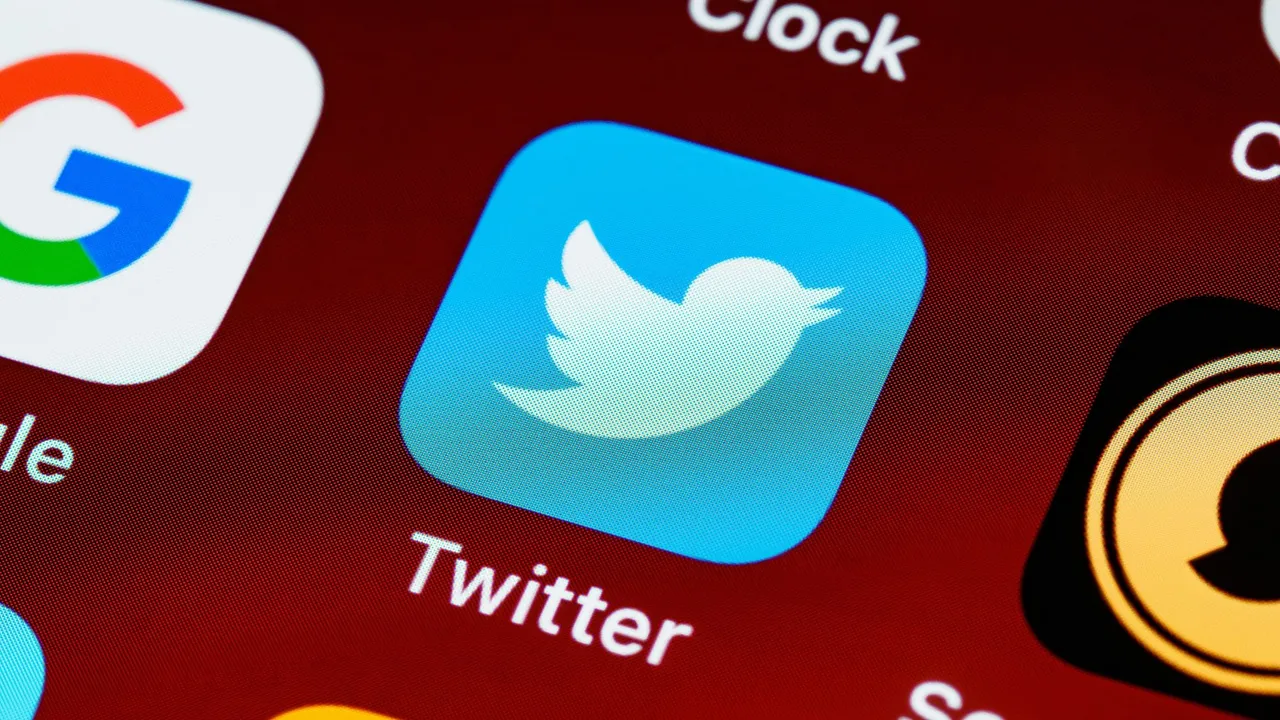 Twitter will let organisations identify accounts associated with them says Musk