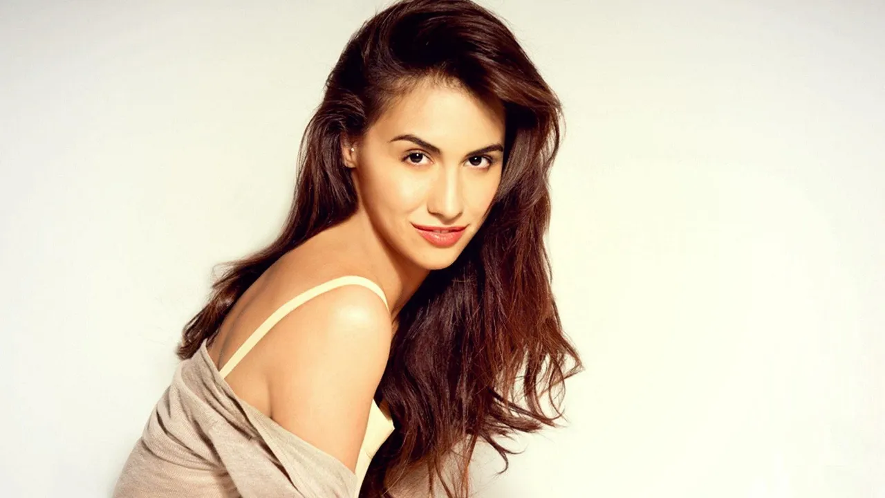 Lauren Gottlieb joins Likee, gets welcomed with #DanceLikeLauren