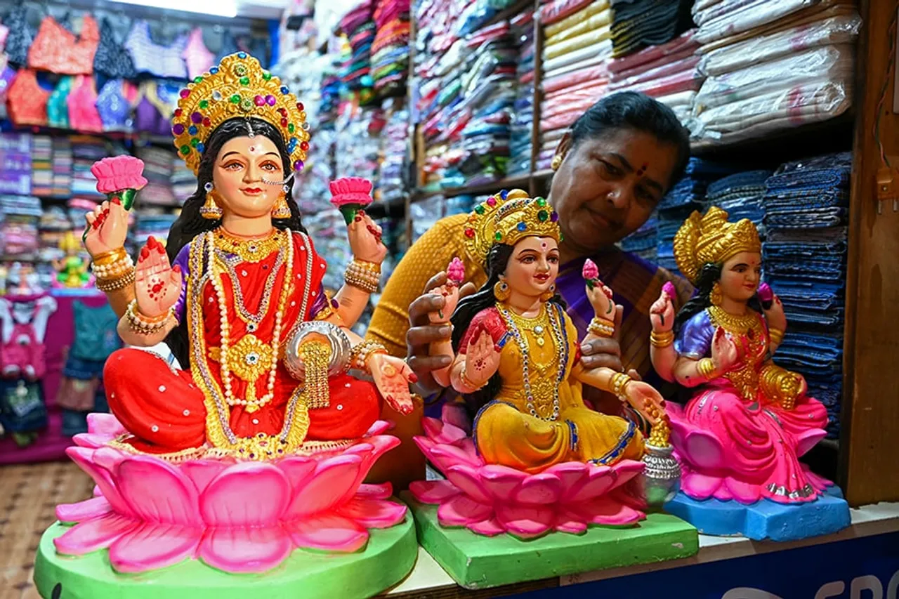 img_222531_hindudeitylaxmi_3434493-bg