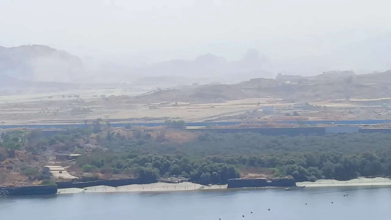 AirportBlastsPollution-ezgif.com-avif-to-jpg-converter