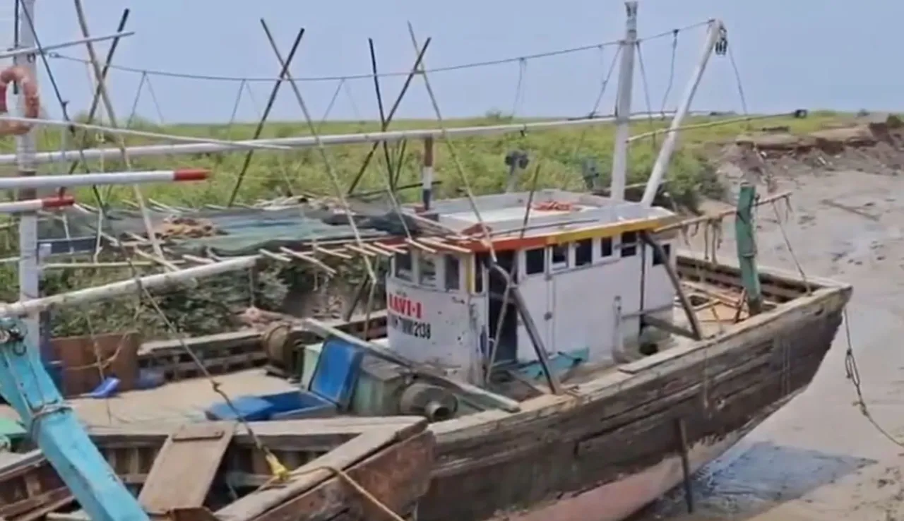 gujarat boat