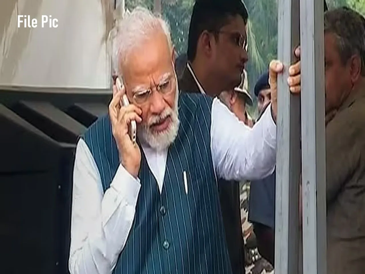 modi phone.jpg