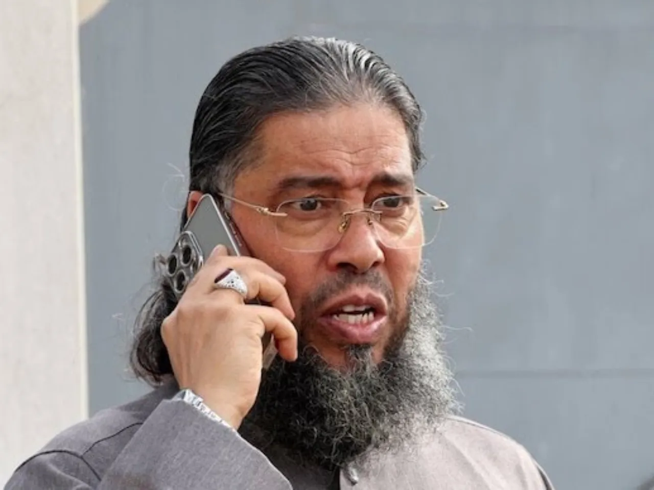 france flag deported.jpg